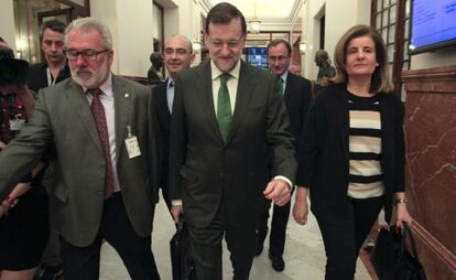 Mariano Rajoy y Fátima Báñez, ayer, en el Congreso de los Diputados.