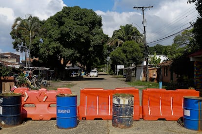 Una de las barricadas en las calles del corregimiento de Jamundí,  al sur del departamento del Valle del Cauca, el 20 de junio de 2024. 