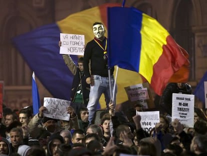 Protesta en la Plaza de la Universidad de Bucarest, el viernes.