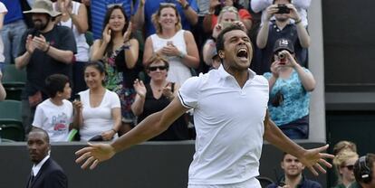 Tsonga celebra su triunfo contra Isner.