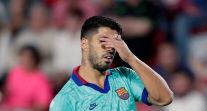 Suárez se lamenta durante un momento del partido.