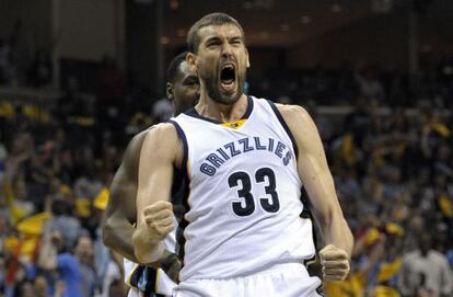 Marc Gasol celebra una de sus canastas a los Blazers