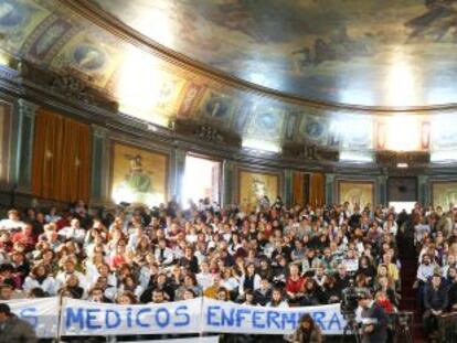 Striking doctors agree to continue protesting against Madrid&acute;s government health reforms