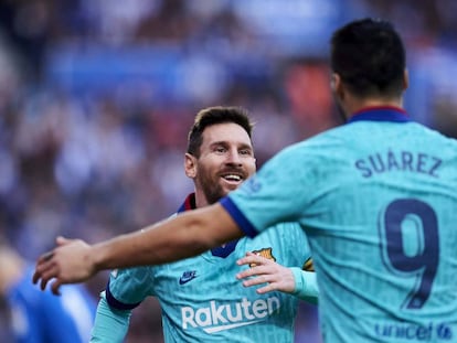 Messi y Suárez celebran un gol con el Barcelona.