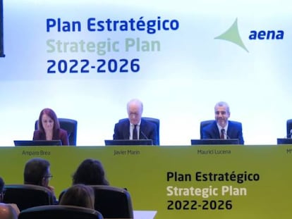 El presidente de Aena, Maurici Lucena, en el centro, durante la presentación del Plan Estratégico, este miércoles.