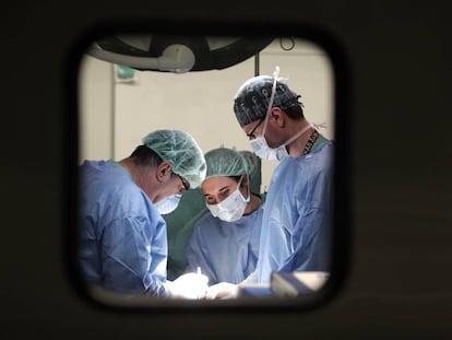 Operación de trasplante de higado, en el hospital de Puerta de Hierro de Majadahonda (Madrid).