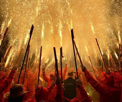 El fotógrafo español Fernando Merlo se ha llevado el primer premio en la categoría de Noticias y Eventos. Su apuesta: el fuego y la pólvora de los ‘diables’ en todo su esplendor durante un 'correfoc' en la localidad valenciana de Paterna, captados con un iPhone X.