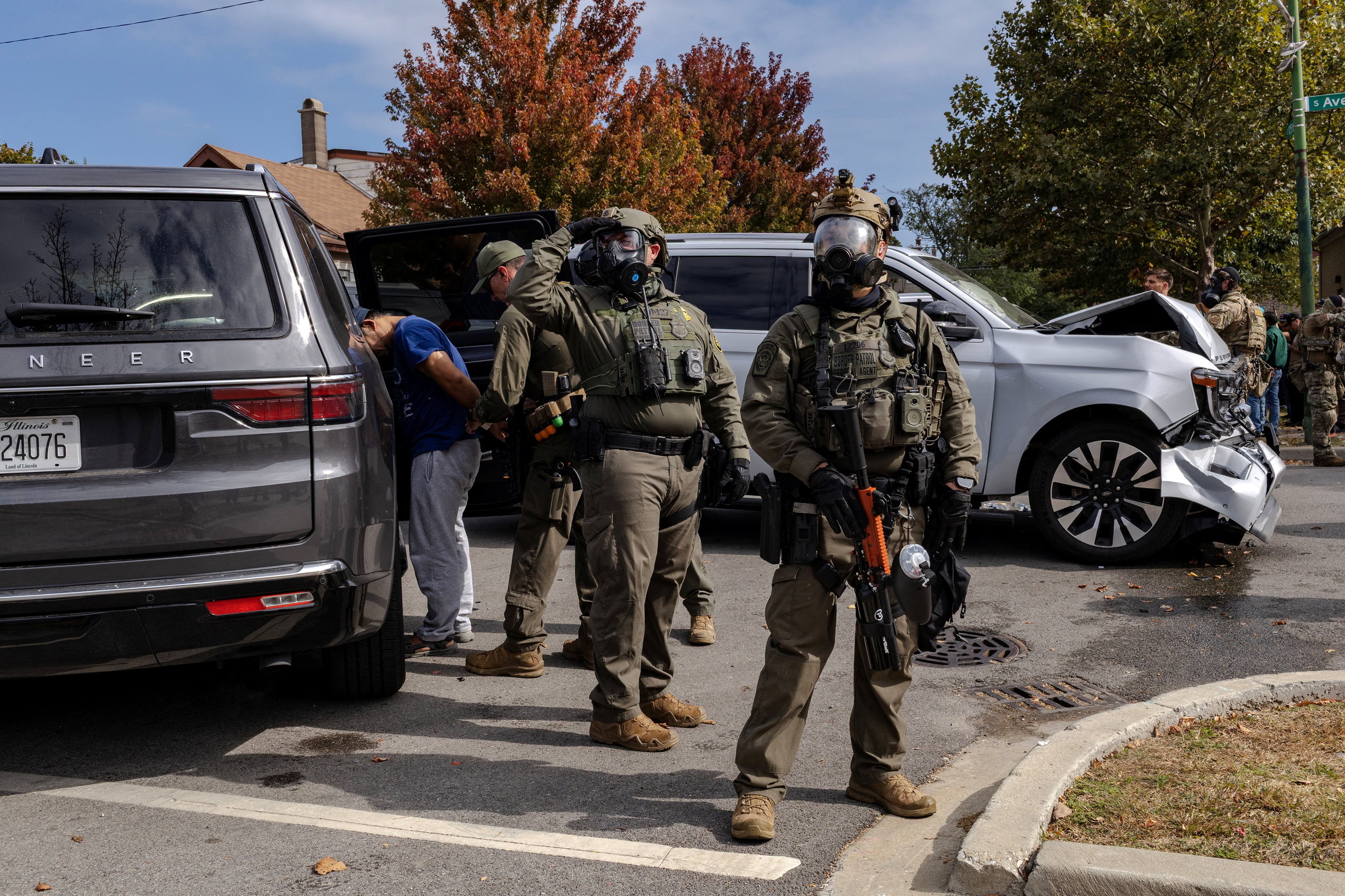 Supuestas huidas, choques y disparos: emerge un patrón de incidentes en las paradas del ICE en las carreteras