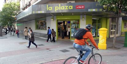 Una de las tiendas de La Plaza de Dia en Madrid.