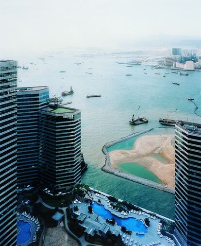 Andreas Gursky, 'Hong Kong port,1994'. VEGAP. Madrid. 2012