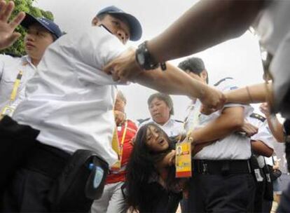 Una activista es detenida en Hong Kong