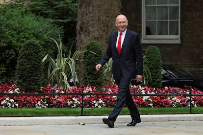 John Healey, ministro de Defensa.