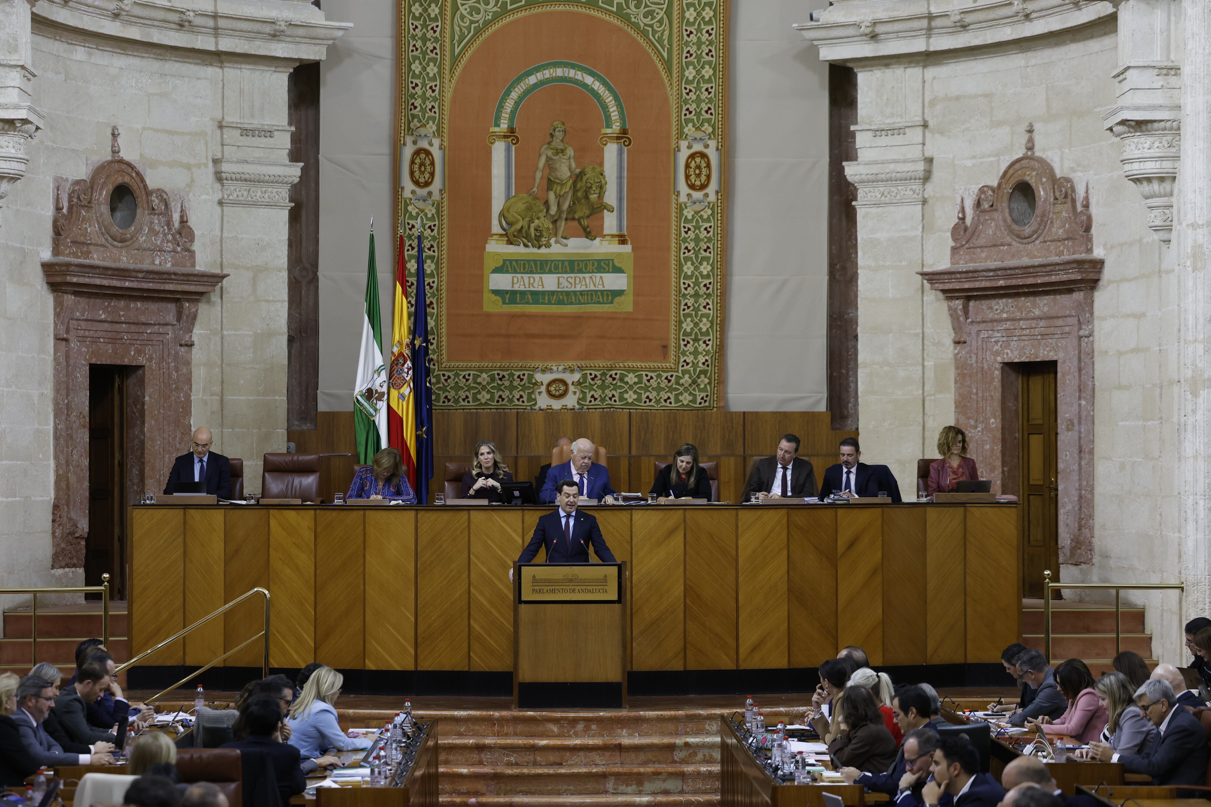 La mayoría absoluta de Moreno peligra por una fuerte subida de Vox tras la crisis de los cribados, según el ‘CIS andaluz’