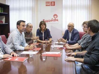 Egaña, Torres, Arriola, Mendia, Ares, González, Ruiz de Eguilaz, de izquierda a derecha en su reunión de ayer en Bilbao.