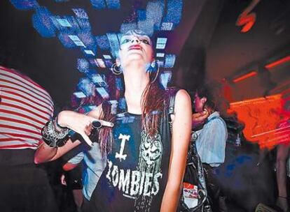 <b>Las nuevas <i>it-girls</i> de la noche madrileña adoran a los zombies.</b>