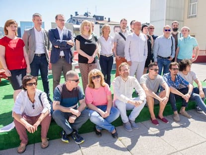 El director de San Sebastián 2016, Pablo Berástegui, sentado en el centro, junto a representantes de festivales e instituciones culturales de Gipuzkoa.