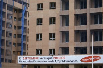 Vista de unos edificios de viviendas en construcci&oacute;n en Madrid.