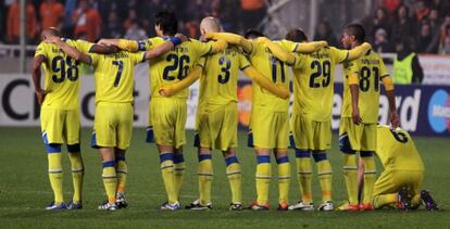 Los jugadores del Apoel, en la tanda de penaltis ante el Lyon.