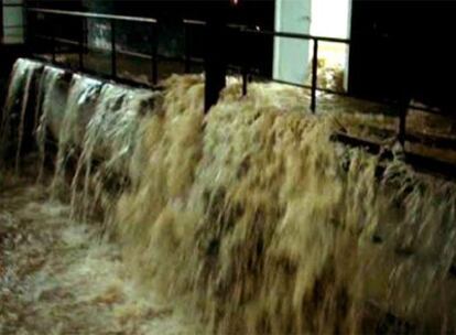 La noche del 11 al 12 de octubre de 2007 el agua corría como un río desatado por los talleres y escaleras del Palau de les Arts.