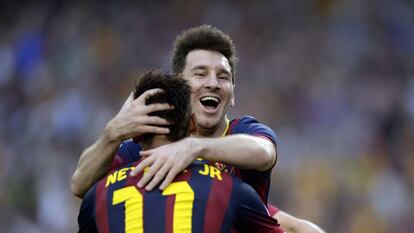 Messi y Neymar se abrazan tras el 1 a 0