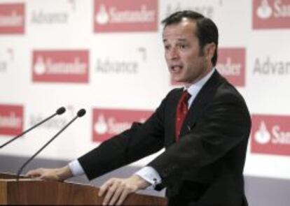 El consejero delegado del Banco Santander, Javier Marín, durante la rueda de prensa.