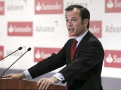 El consejero delegado del Banco Santander, Javier Mar&iacute;n, durante la rueda de prensa.