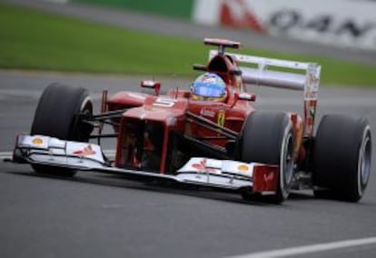 Fernando Alonso durante la segunda sesión de entrenamientos en el circuito de Albert Park.