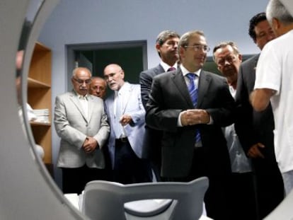 El consejero de Sanidad, Luis Rosado, durante su visita al Hospital Provincial de Castell&oacute;n. 