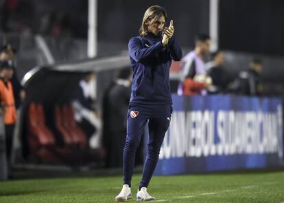 El técnico Beccacece, durante un partido de Independiente.