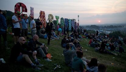 Puesta de sol durante el primer día del festival de Glastonbury, 26 de junio de 2013.
