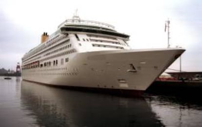 Según datos facilitados por David Scowsill, presidente del Consejo Mundial de Viajes y Turismo, en 2013 el turismo de cruceros moverá unos 20,9 millones de pasajeros, un 3,3 % más que en 2012, y aportará a la economía mundial 36.000 millones de dólares, un 4 % más que el año pasado. EFE/Archivo