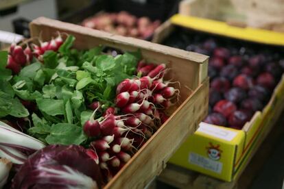 Frutas y verduras en un almac&eacute;n del sur de Londres.