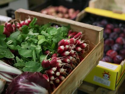 Frutas y verduras en un almac&eacute;n del sur de Londres.