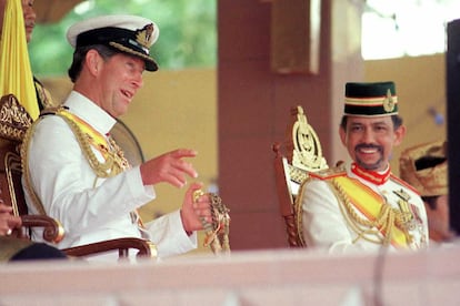 El 50 cumpleaños del sultán de Brunei – Considerada como la fiesta más opulenta y extravagante jamás celebrada, el 15 de julio de 1996 Haji Hassanal Bolkiah se gastó hasta 27 millones de dólares (23 millones de euros) en un evento con más de 3.000 invitados (entre ellos el príncipe Carlos de Inglaterra), barra libre de caviar y champán, medallas de oro como regalo de cortesía a los asistentes y con Michael Jackson como amenizador de la velada. Visto durante años como un personaje simpático y excéntrico, solo recientemente la comunidad internacional y celebrities como George Clooney o Elton John han condenado al líder de un sultanato en el que el sexo gay y el adulterio pueden ser castigados con la muerte por lapidación.