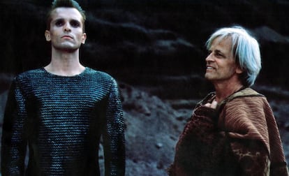 Miguel Bosé y Klaus Kinski en un momento de 'El caballero del dragón'.