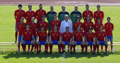 'La Roja' llega a Sudáfrica como favorita, según la mayoría de las seleccionadores. Es la actual campeona de Europa. La selección lleva una extraordinaria trayectoria desde que ganara la Eurocopa, ganando 22 de los 23 partidos. El único encuentro que ha perdido ha sido en Sudáfrica en la Copa Confederaciones, frente a EE UU, y con Sudáfrica como escenario.