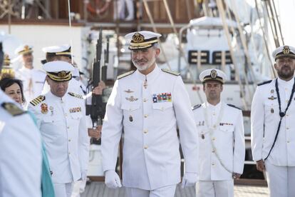 Felipe VI ha presidido una revista naval organizada por la Armada Española, en aguas de Sanlúcar de Barrameda (Cádiz), con motivo del V centenario de la llegada del marino Juan Sebastián Elcano tras la primera circunnavegación a la tierra. 