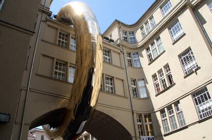 Instalación RINGdeLUXE de los franceses Plastique Fantastique realizada en Berlín en 2011. Una similar llevarán a cabo en el viejo ayuntamiento de Logroño.