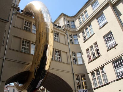 Instalación RINGdeLUXE de los franceses Plastique Fantastique realizada en Berlín en 2011. Una similar llevarán a cabo en el viejo ayuntamiento de Logroño.