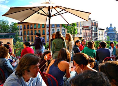 La terraza del bar El Viajero en el barrio de La Latina