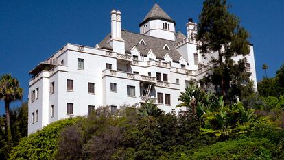 Chauteau Marmont (Los Ángeles)

Probablemente sea el hotel más emblemático y cool de Hollywood. A lo largo de sus 90 años de historia, sus habitaciones han sido testigo de interminables fiestas. Situado en pleno Sunset Boulevard, entre su famosa clientela destacan John Lennon, Elizabeth Taylor, Lindsay Lohan, Greta Garbo o Britney Spears.