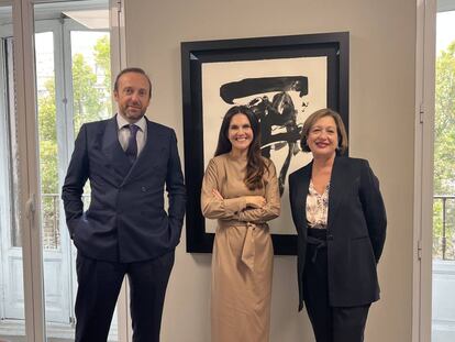 Miguel Cases, socio co-director, Marta González-Llera, and Araceli Leyva, secretaria general