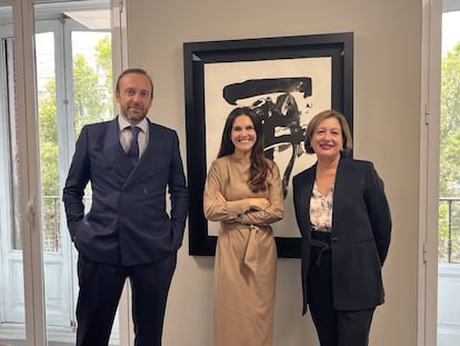 Miguel Cases, socio co-director, Marta González-Llera, and Araceli Leyva, secretaria general