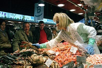 Un comercio del mercado de La Boquera en Barcelona.