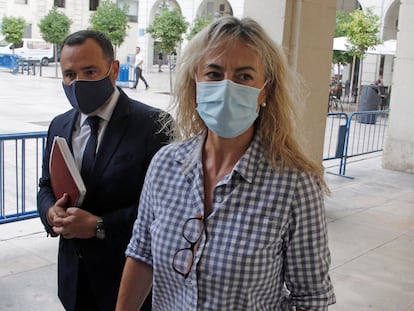 La exalcaldedsa de Alicante Sonia Castedo a su llegada a la Audiencia Provincial para la reanudación del juicio por el presunto amaño del PGOU (Plan General de Urbanismo de Alicante) entre 2008 y 2010, una de las ramas del denominado 'caso Brugal'.