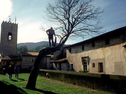 El castillo del barón de Santa Pau fue el germen en torno al cual se formó la población hacia el siglo XIII.