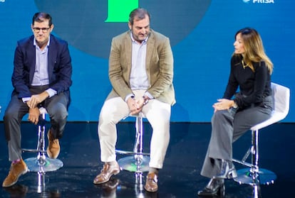 Luis Jesús Pérez López, presidente de la Comisión Laboral y de Recursos Humanos de Foment del Treball; Ángel Sáenz de Cenzano, director general de LinkedIn en la península Ibérica (centro), y Marta Montojo, directora de Carreras Profesionales de la Universidad Francisco de Vitoria.