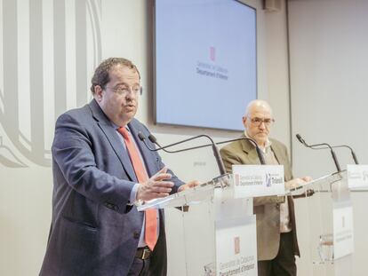 El conseller d'Interior i el director del Servei Català de Trànsit presentant el programa.