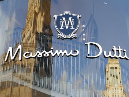 Fachada de una tienda de Massimo Dutti.