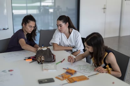 Two patients with eating disorders during a group therapy session with a psychologist at the Bellvitge University Hospital’s specialized unit, in the Barcelona metropolitan area.